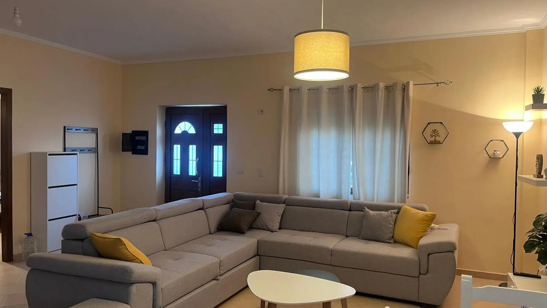 Andrews Place Gjashtë